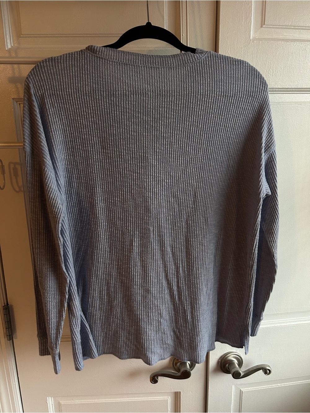 American Eagle Outfitters Women's Gray Waffle V-Neck Henley - Picture 3 of 5